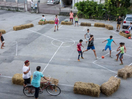 Calcio a tre porte – cinema a mare